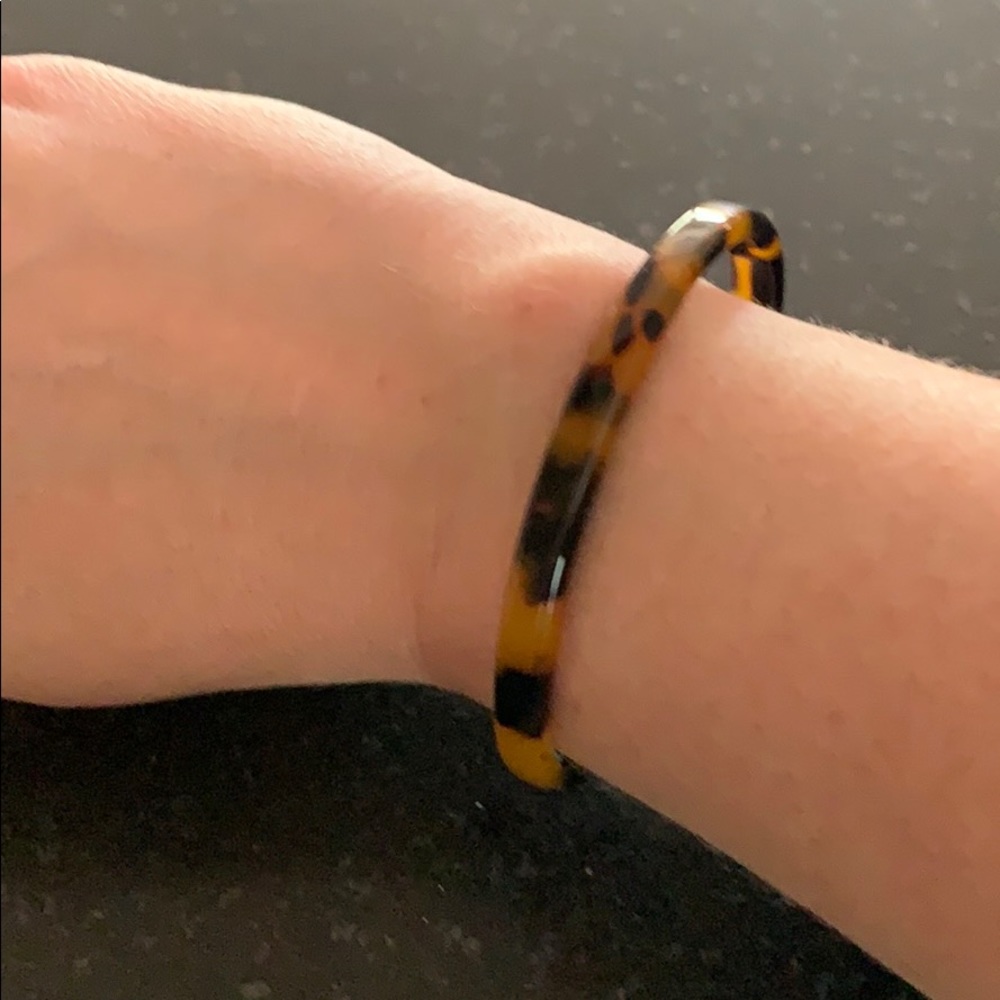 Thin tortoise shell cuff